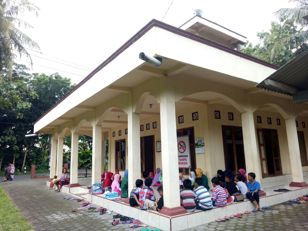 Mahasiswa KKN IIQ An-Nur Hidupkan Kembali TPA di Sapon Kulon Progo