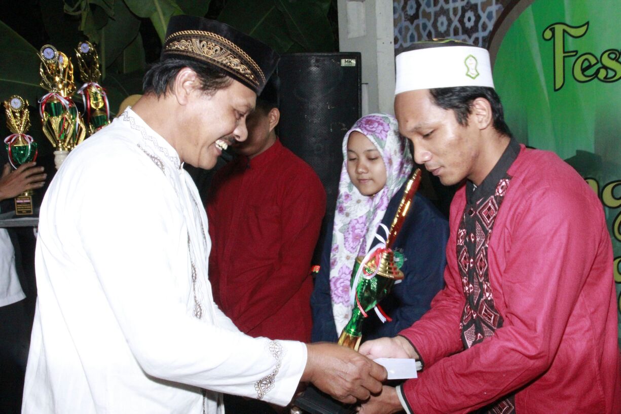 Tim Hadroh Korp Dakwah Mahasiswa IIQ An Nur Yogyakarta Raih Juara 2 Dan Vocal Terbaik Festival Hadroh Se-DIY