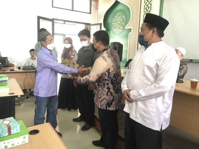 Lembaga Penjamin Mutu (LPM) IIQ An-Nur Berikan Penghargaan kepada 3 Dosen Pilihan