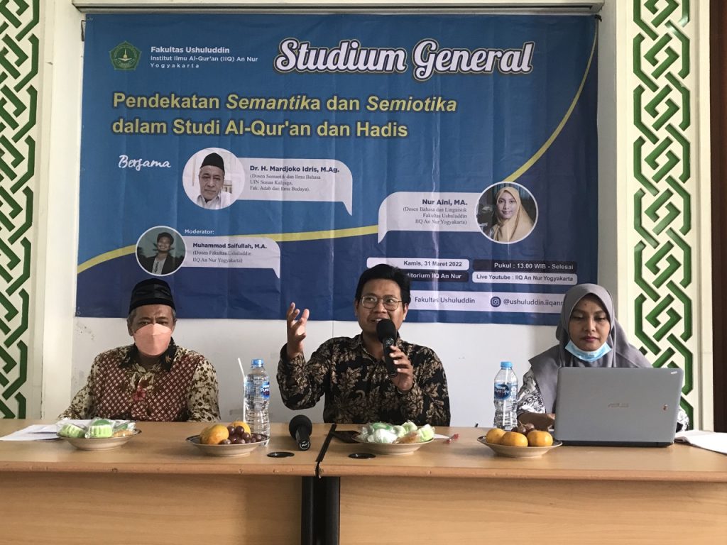 IMG 7578 Large - Memantik Mahasiswa, Fakultas Ushuludin Adakan Seminar Semantik dan Semiotika Al-Qur'an