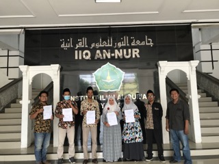 Ketua LPPM IIQ An-Nur Serahkan SK Penerima Dana Hibah Penelitian kepada Pemenang