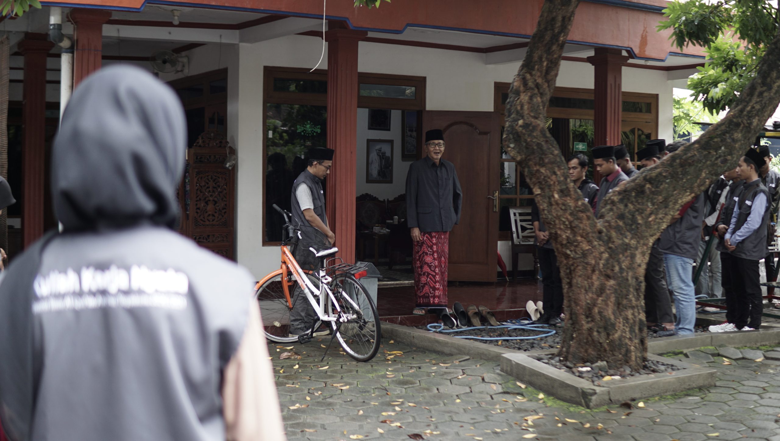 Pesan KH. Yasin Nawawi kepada Peserta KKN ke-21: Jaga Nama Baik Almamater, Ringankan Beban Masyarakat