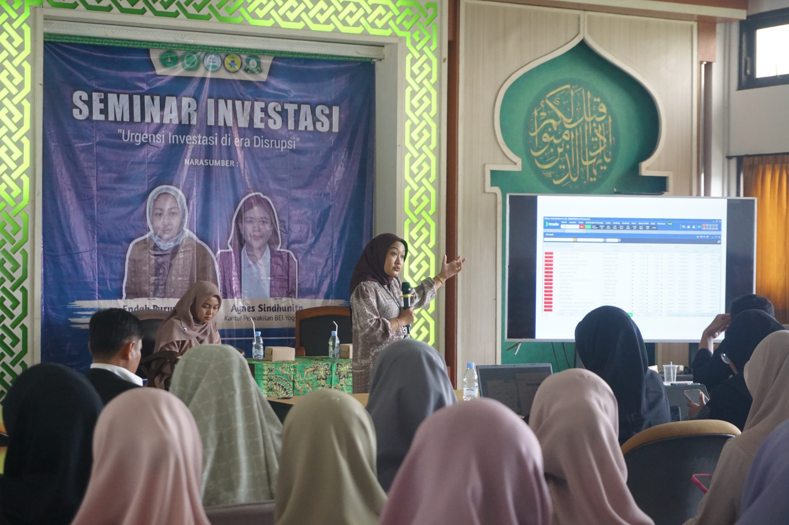 Ajak Mahasiswa Berinvestasi, ORMAWA IIQ An Nur Yogyakarta Gelar Seminar Investasi 2 WhatsApp Image 2024 11 28 at 14.47.04 scaled - Ajak Mahasiswa Berinvestasi, ORMAWA IIQ An Nur Yogyakarta Gelar Seminar Investasi