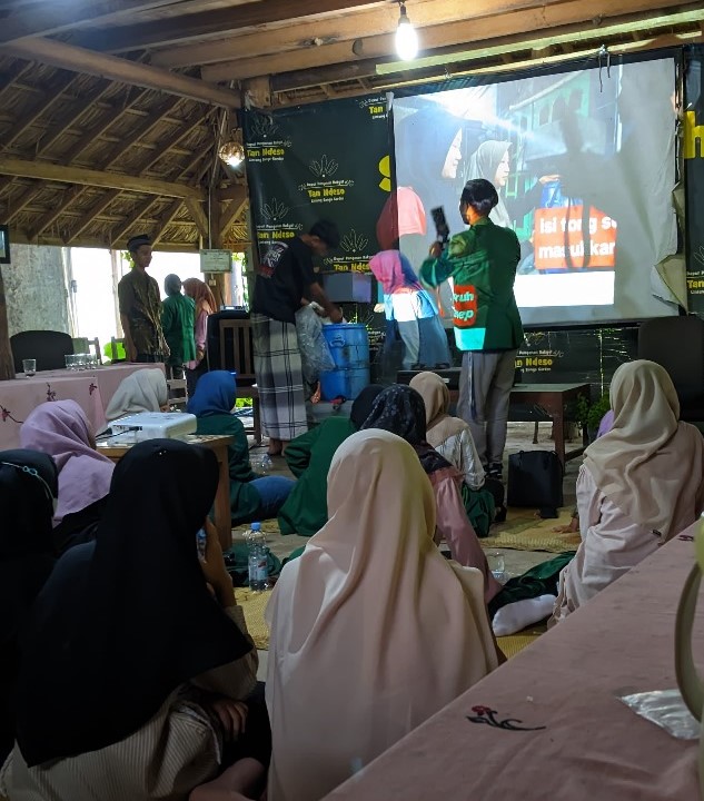 Mahasiswa Kewirausahaan Asuhan KH. Heri Kuswanto Jalani Kuliah Praktik di Pondok Pesantren Lintang Songo