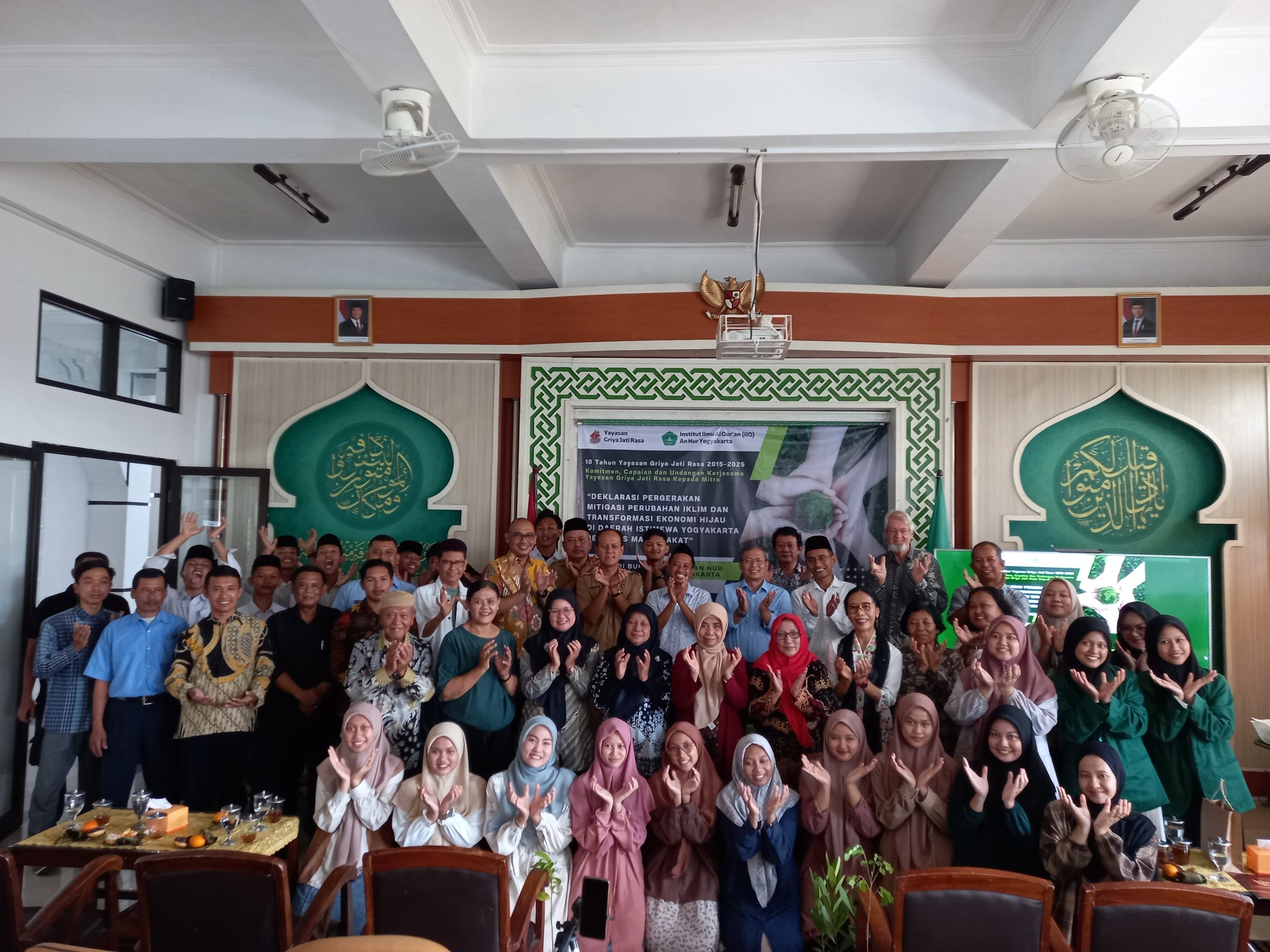 Peringati Hari Bumi, IIQ An Nur Yogyakarta dan Yayasan Griya Jati Rasa Gelar Deklarasi Bersama dan Penanaman 500 Pohon