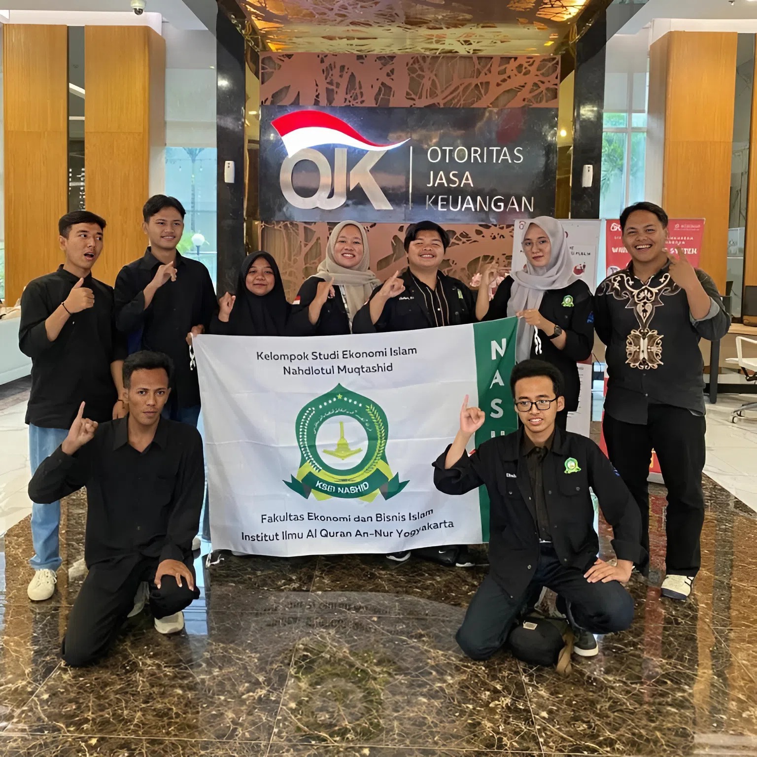 Lima Mahasiswa IIQ An Nur Yogyakarta Dikukuhkan sebagai Duta Literasi Ekonomi Syariah oleh OJK