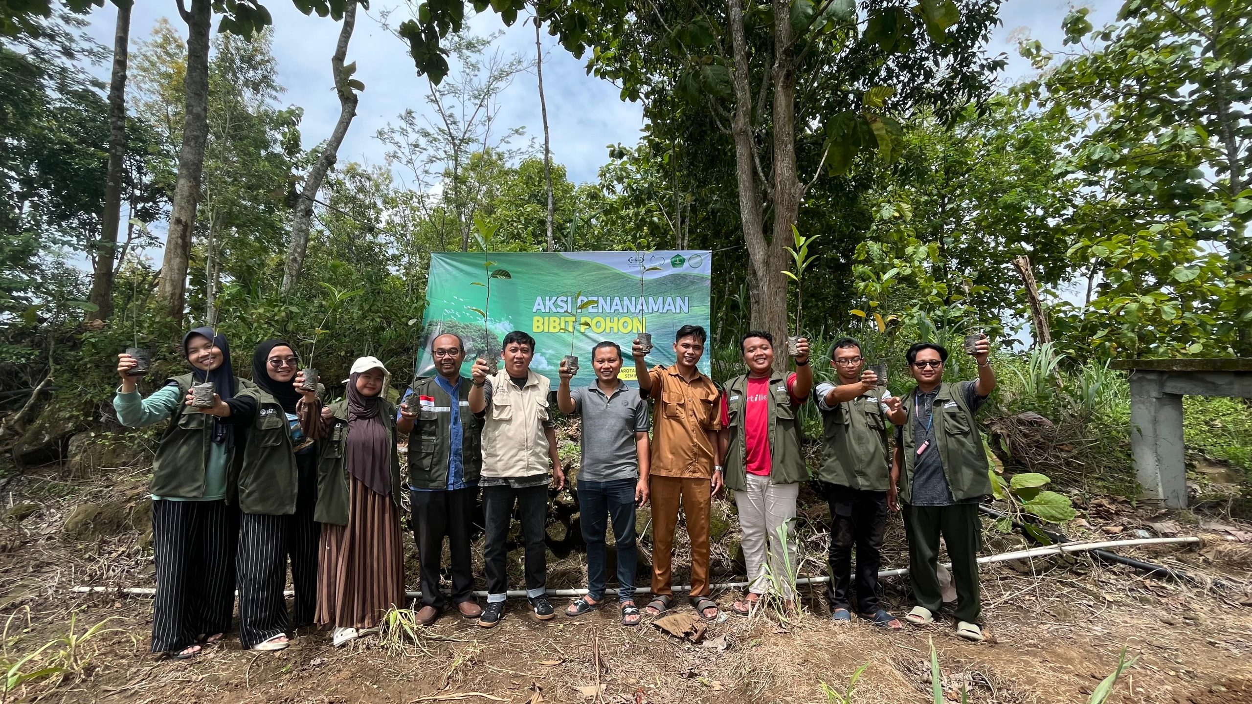 Mahasiswa IIQ An Nur Yogyakarta Gandeng DLH dan LAZISNU DIY Tanam 300 Pohon di Gunungkidul